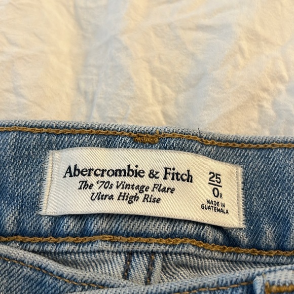 Abercrombie 70s Vintage Flare Ultra High Rise Jean in size 25 - Picture 2 of 4